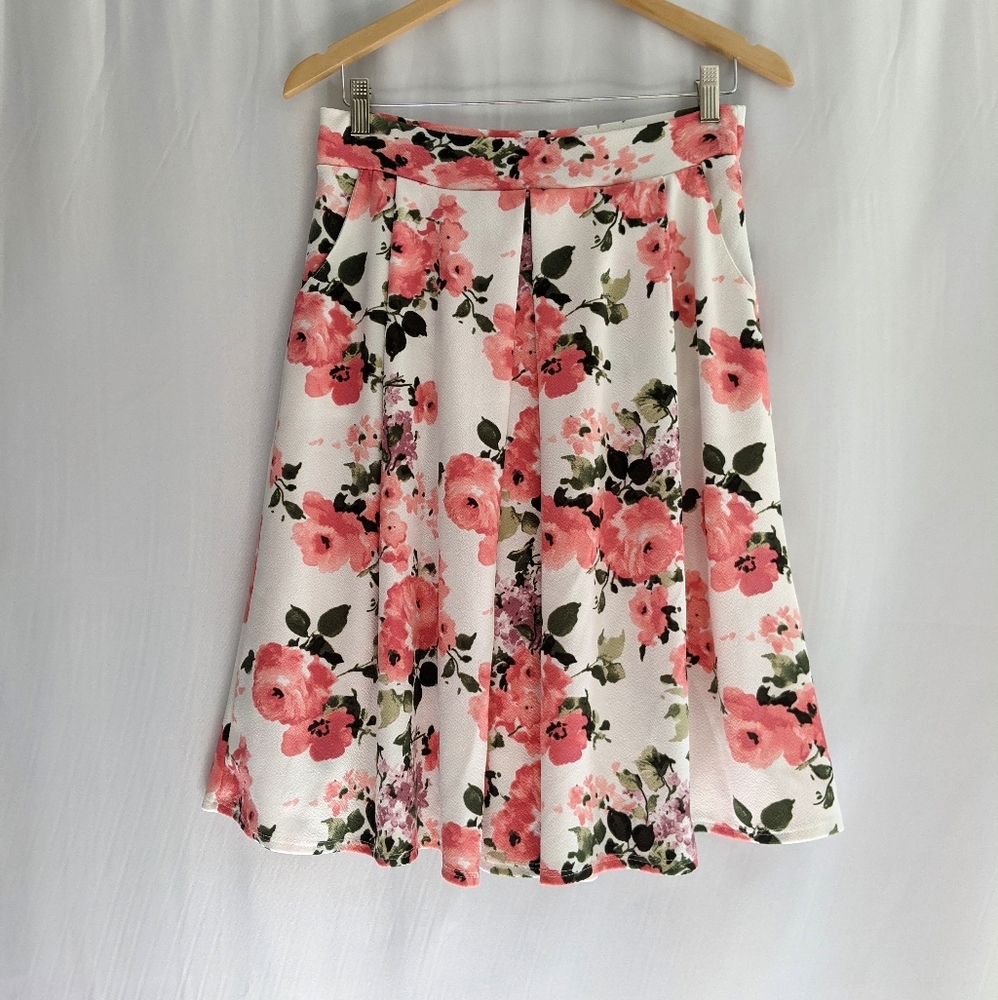 Agnes & Dora Floral Skirt W/ Pockets!!